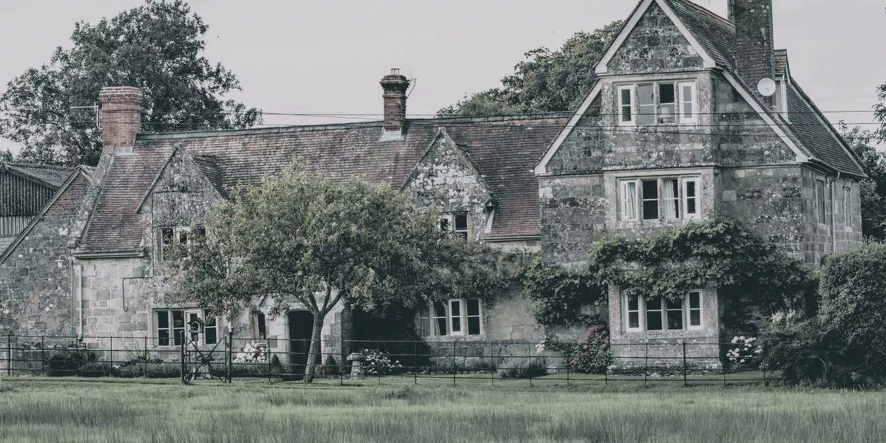 architecture-bungalow-country-countryside-567186